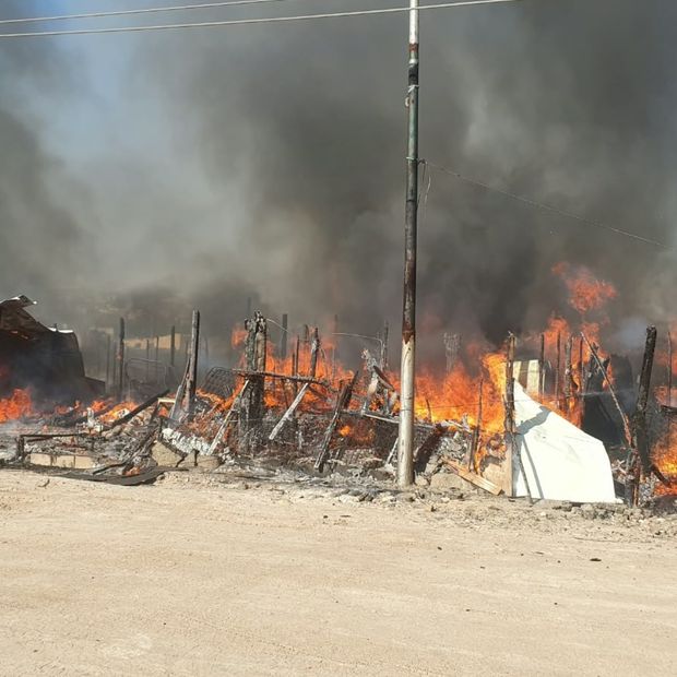 Incendio Consume Seis Viviendas en Asentamiento Junto a la Vía Rápida de Tijuana